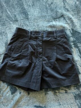 Aritzia Black High-Rise Pleated Cargo Shorts